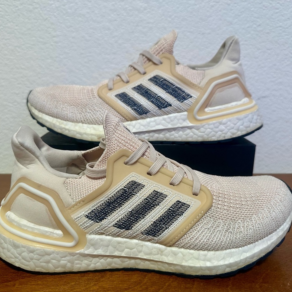 Adidas UltraBoost Parley Linen
Running Shoes Women's Sz 7.5